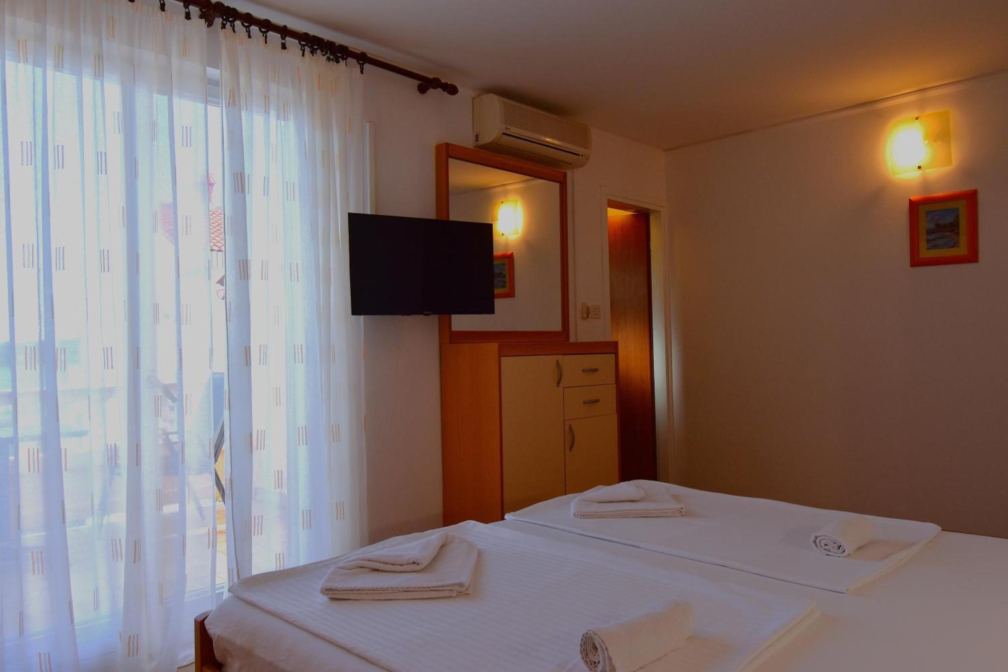 Guest House Sandra Rab Town Exterior foto