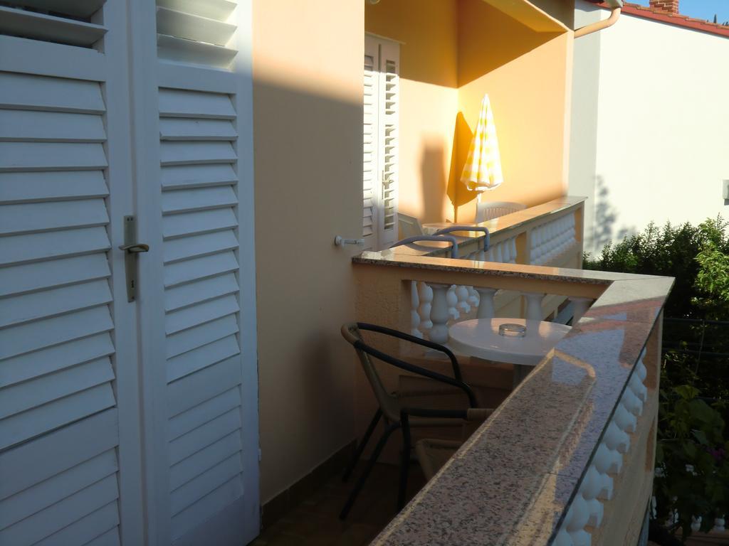 Guest House Sandra Rab Town Exterior foto