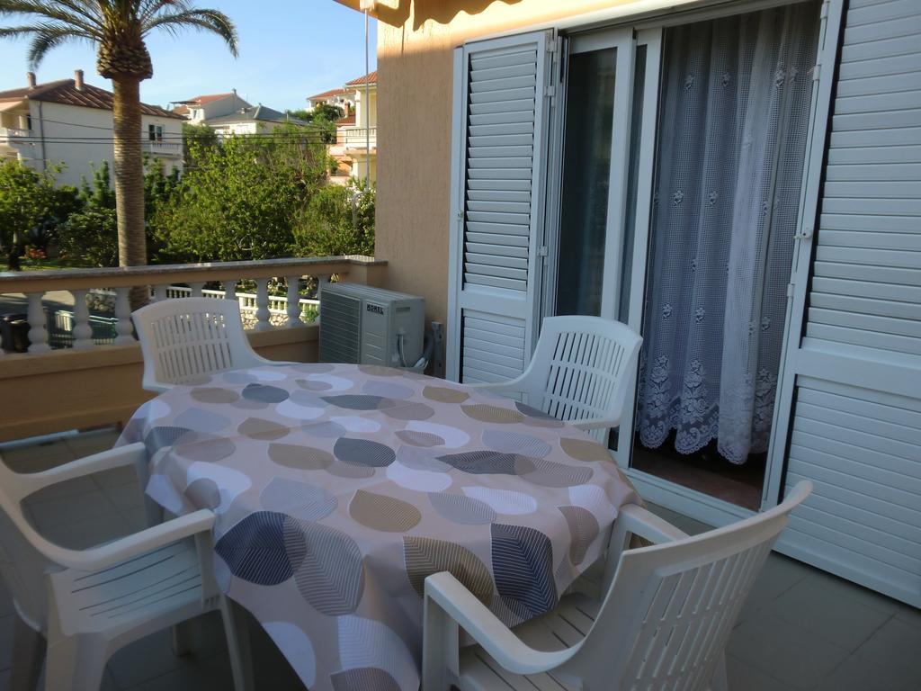Guest House Sandra Rab Town Habitación foto