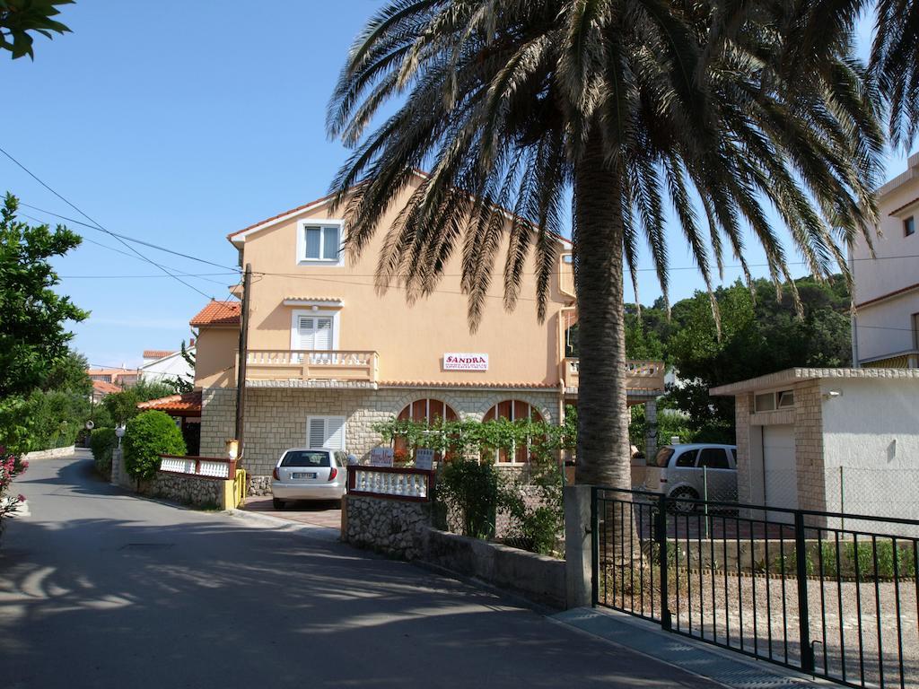 Guest House Sandra Rab Town Exterior foto