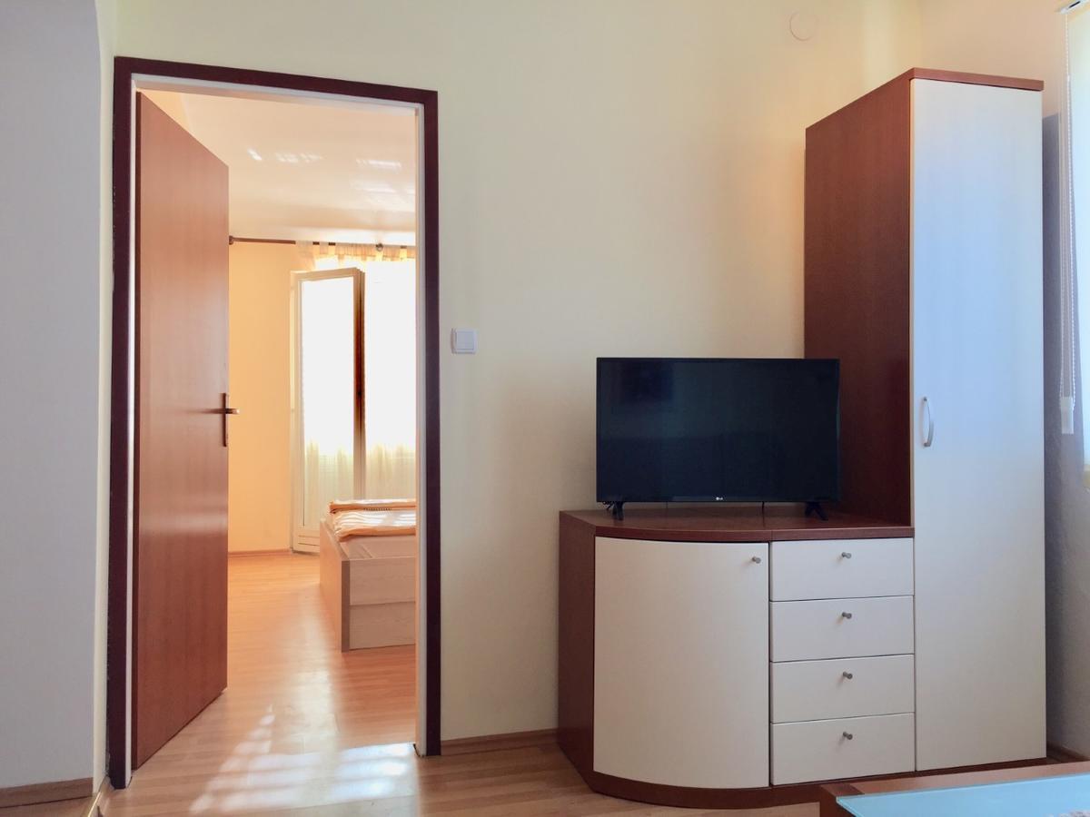 Guest House Sandra Rab Town Exterior foto