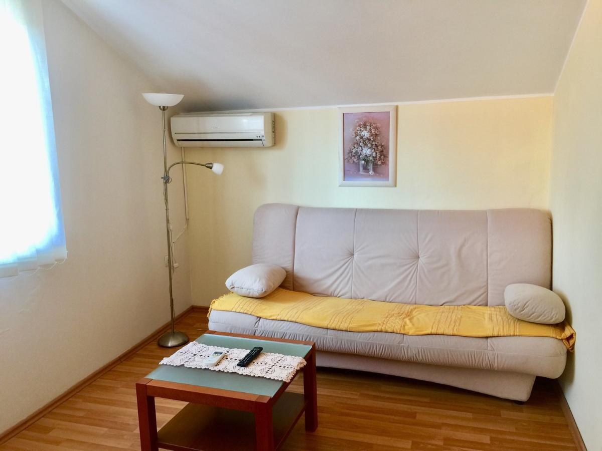 Guest House Sandra Rab Town Exterior foto