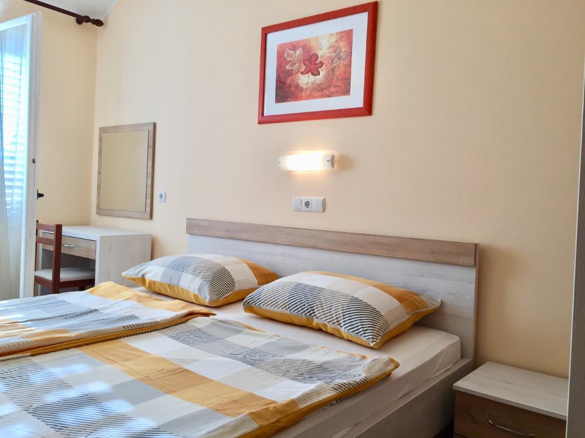 Guest House Sandra Rab Town Exterior foto